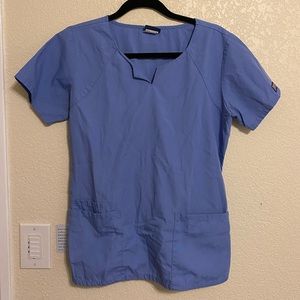 baby blue // scrub top 👩🏻‍⚕️